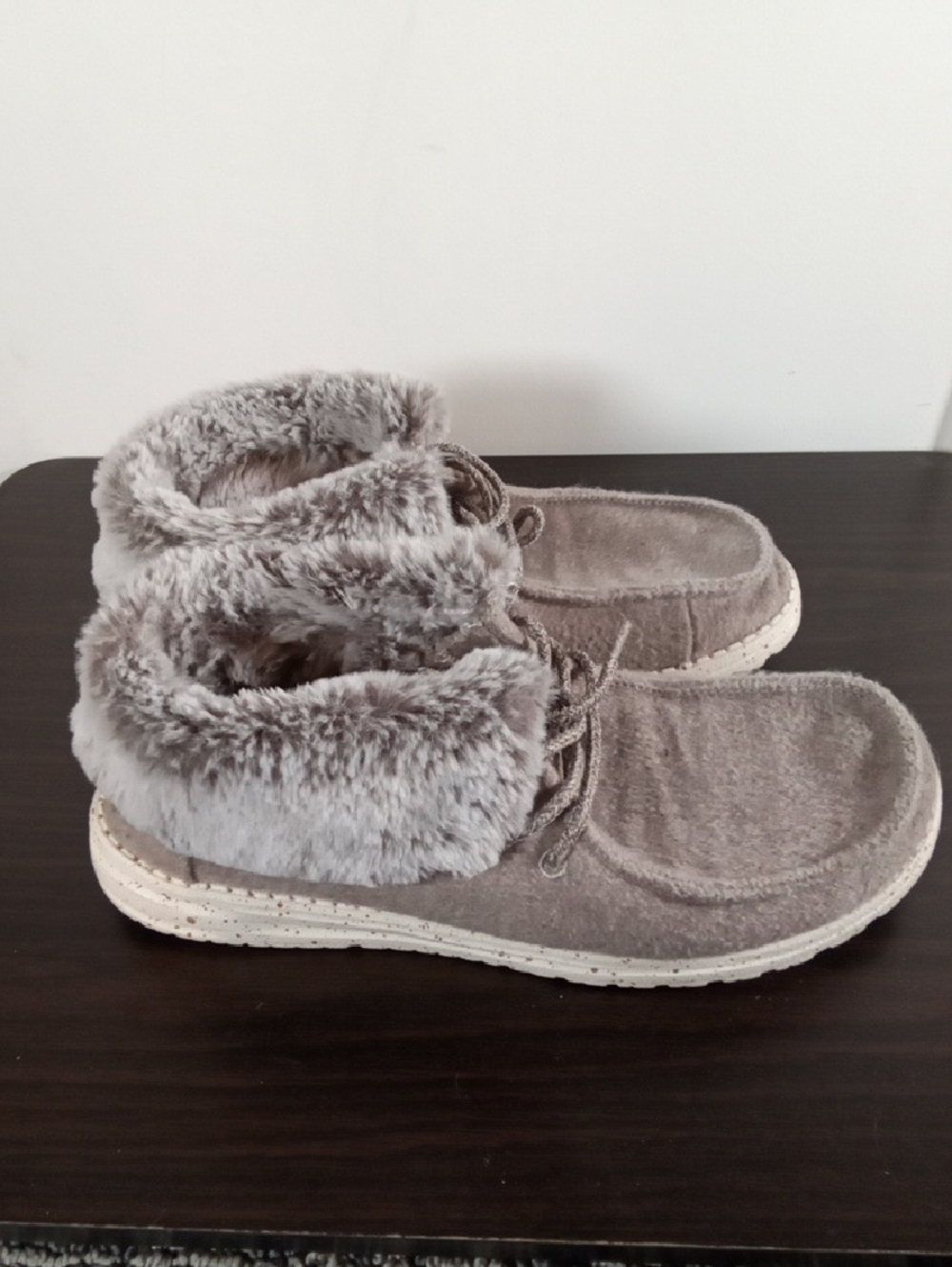 Hey Dude Women's Britt Sneaker Gray Faux Fur Trim Lace Up Comfort Size 8